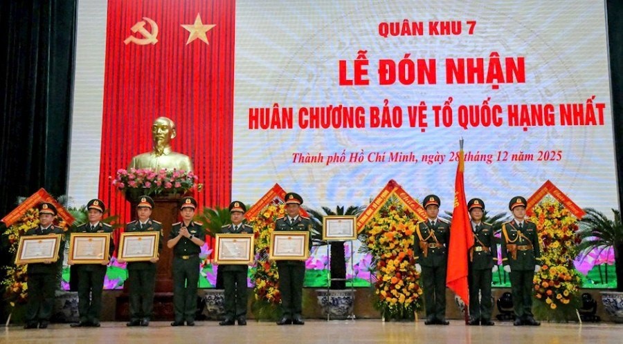 Phong danh hiệu Anh hùng Lực lượng vũ trang nhân dân cho Đại tướng Lê Văn Dũng - ảnh 2