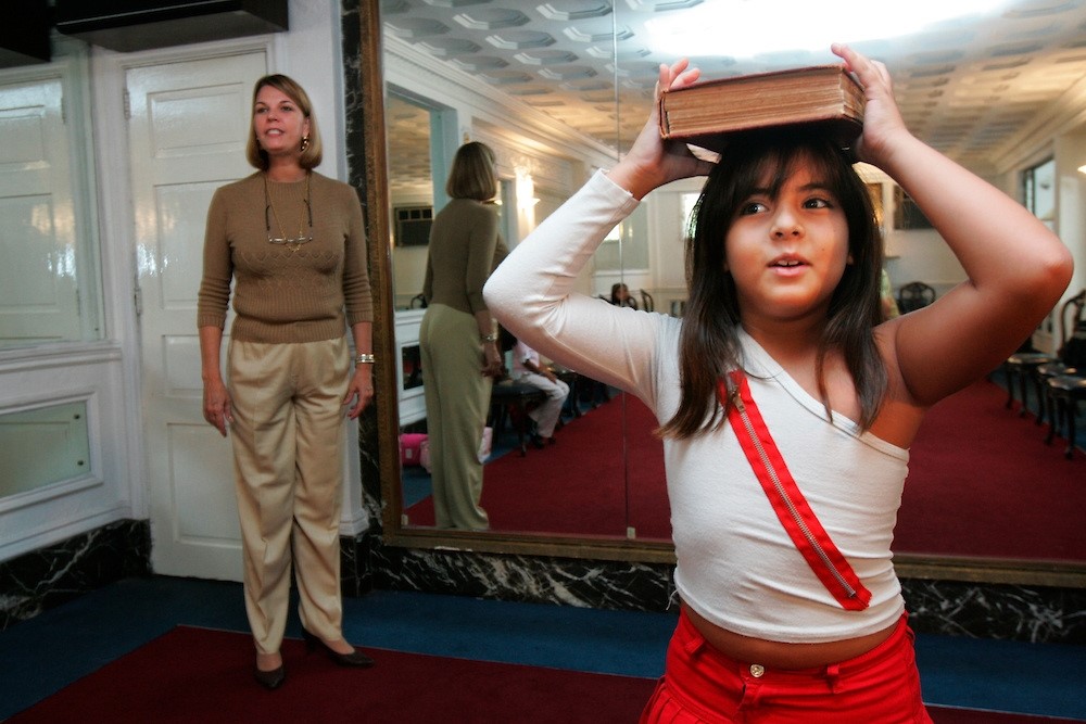 Venezuela coi hoa hậu là tài sản quốc gia, có hàng vạn 'lò luyện sắc đẹp' vô cùng khắc nghiệt - ảnh 1