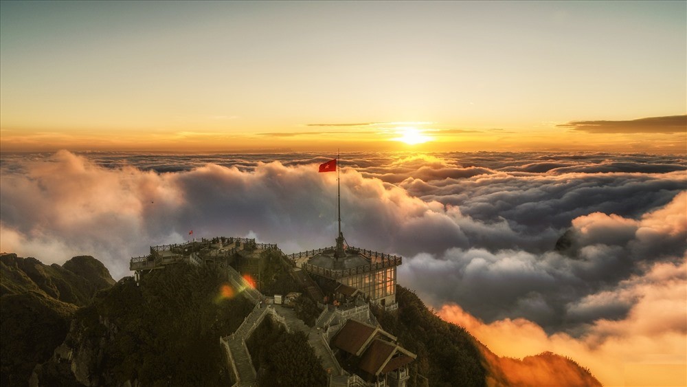 'Nóc nhà' của Việt Nam khiến khách Tây phải bò lết cực khổ mới chạm tới, sương mù dày đặc, lạnh buốt như châu Âu thu nhỏ - ảnh 6