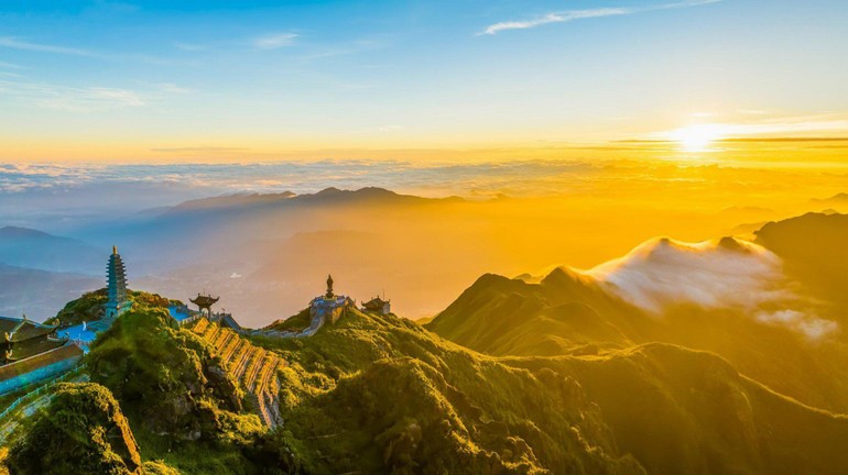 'Nóc nhà' của Việt Nam khiến khách Tây phải bò lết cực khổ mới chạm tới, sương mù dày đặc, lạnh buốt như châu Âu thu nhỏ - ảnh 3