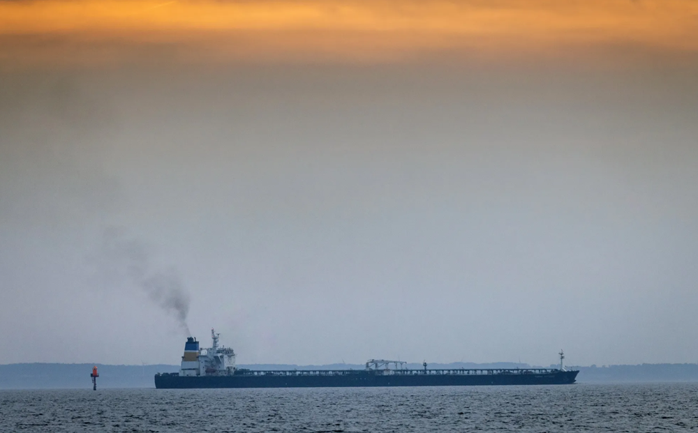 Tàu chở dầu Nga ùn ứ khắp đại dương, giá trị xuất khẩu chạm đáy lịch sử - ảnh 1