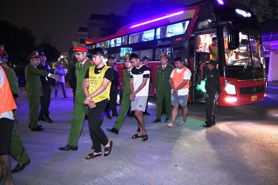 Kiểm tra nhiều cơ sở, bắt 205 người, tạm giữ 10 máy tính, 25 điện thoại - ảnh 2