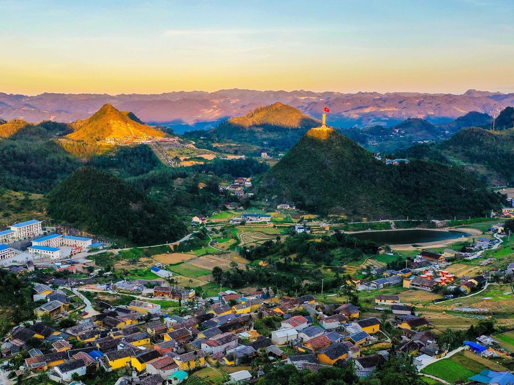 Xuất hiện ngôi nhà bê tông hai tầng giữa làng Lô Lô Chải gây tranh cãi: Chính quyền địa phương lên tiếng - ảnh 4