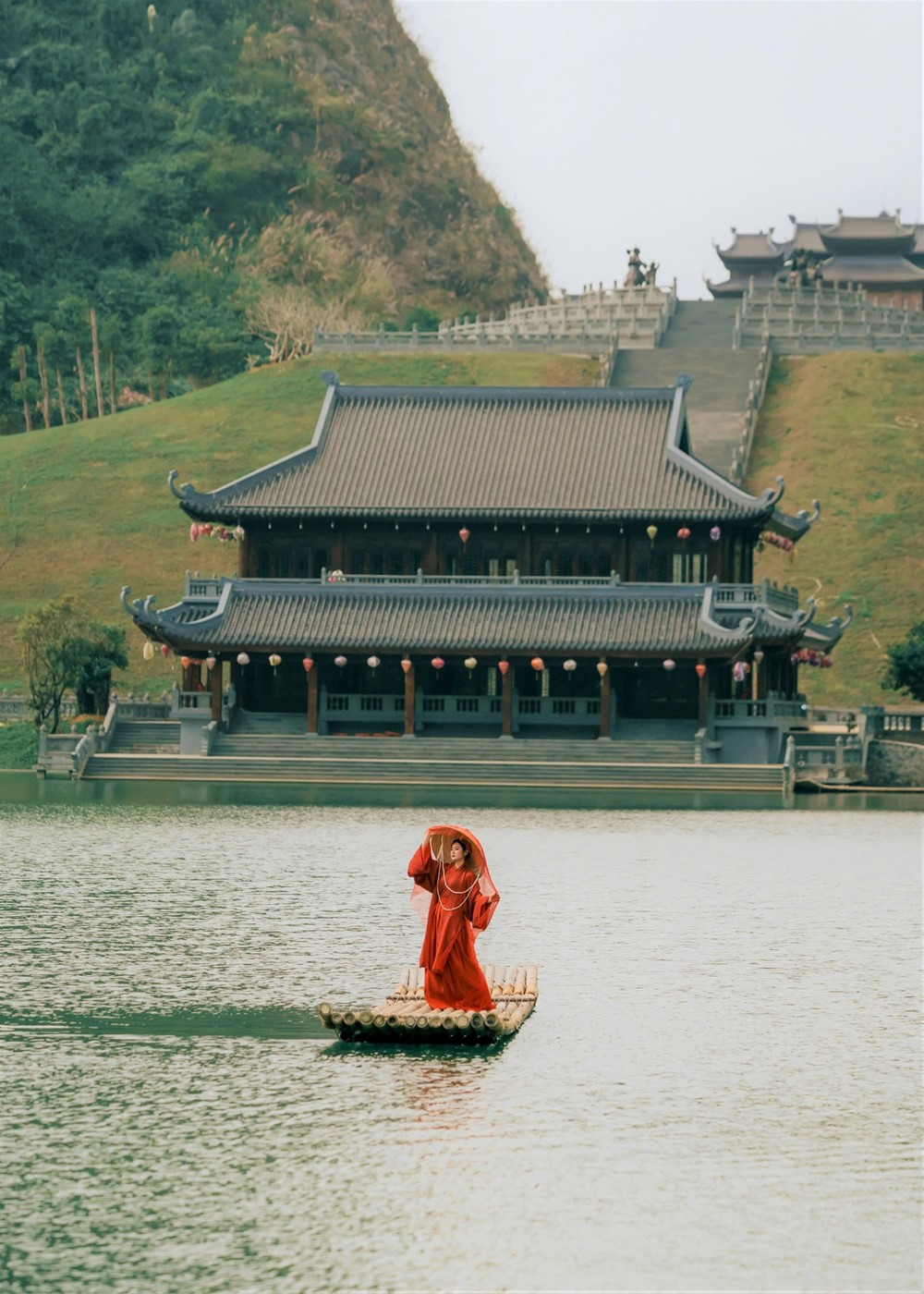 Giữa lòng Tràng An có một thung lũng đẹp như phim cổ trang, từng là nơi vua Đinh Tiên Hoàng lập đàn tế trời đất, mở ra triều đại độc lập của dân tộc - ảnh 3