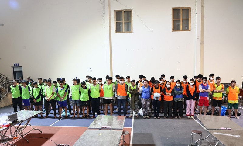 Khám xét loạt cơ sở, phát hiện 205 'cán bộ thuế online', 'cán bộ bảo hiểm', thu 10 máy tính, 25 điện thoại - ảnh 1