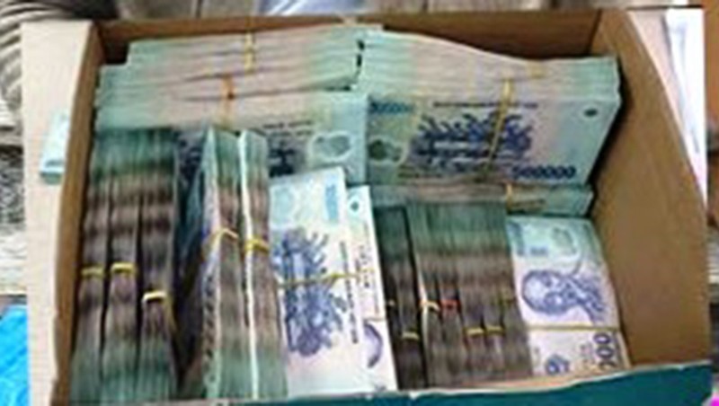 Tạm giữ Ngô Đức Thành SN 2003, thu hồi hai gói hàng chứa 7,85 tỷ đồng tiền mặt - ảnh 1