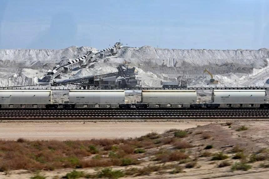 Phát hiện khoáng sản trị giá 2.500 tỷ USD làm rung chuyển bàn cờ địa chính trị, Mỹ lập tức theo dõi sát sao - ảnh 1