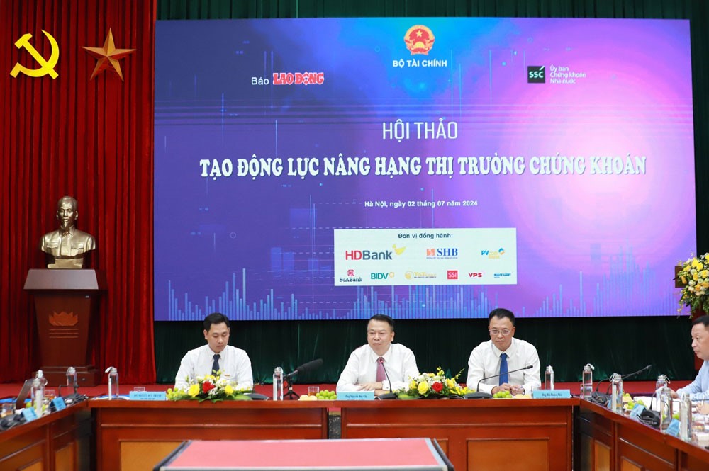 Sớm nhất năm 2025 đưa chứng khoán Việt Nam từ cận biên lên thị trường mới nổi - ảnh 1