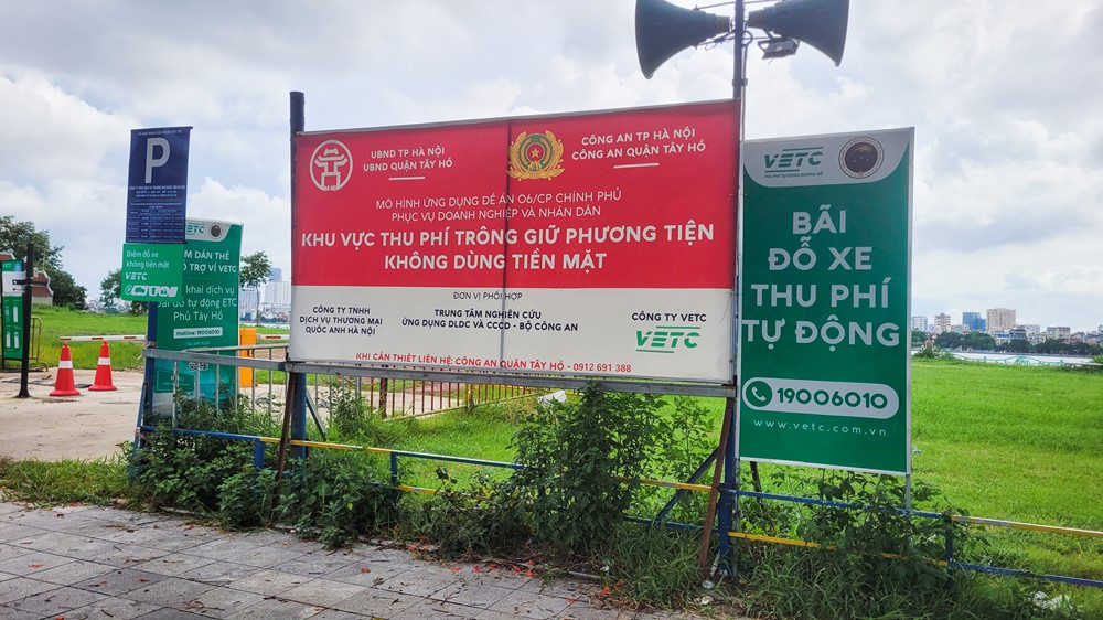 Thu hơn 1,5 tỷ đồng phí giữ xe sau hơn 2 tháng triển khai không dùng tiền mặt - ảnh 1