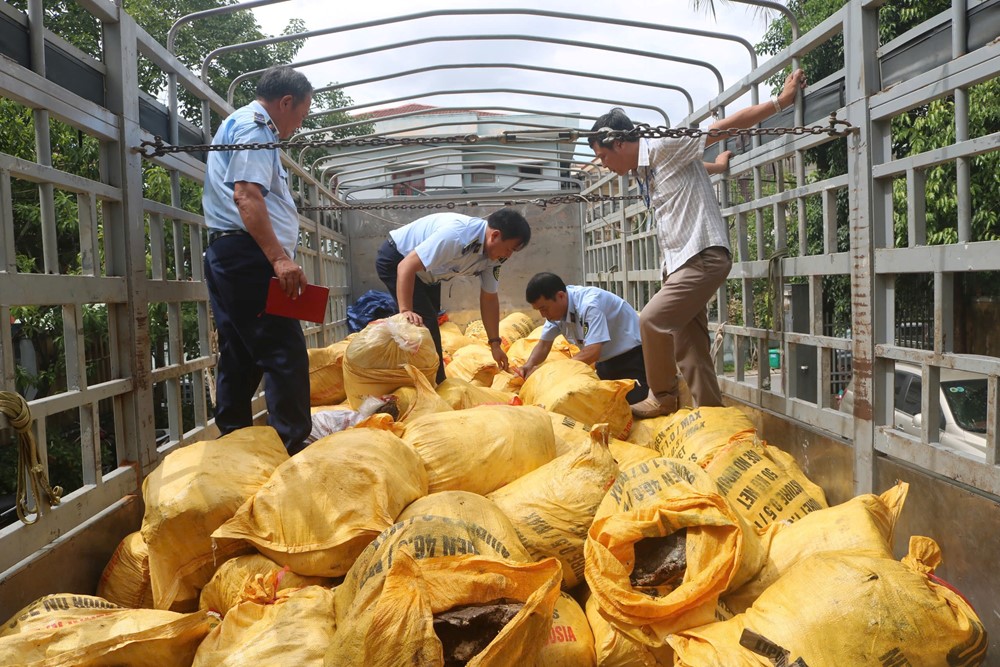 Phát hiện hơn 11 tấn mỡ bò không rõ nguồn gốc trị giá gần 300 triệu đồng - ảnh 1