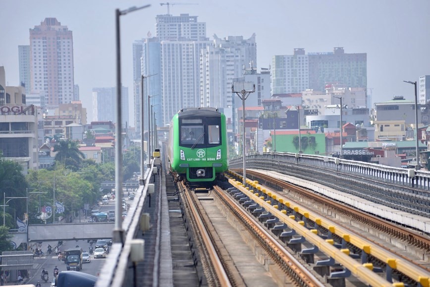 Tránh siêu bão Yagi, Hà Nội tạm dừng toàn bộ xe buýt và tàu điện - ảnh 1