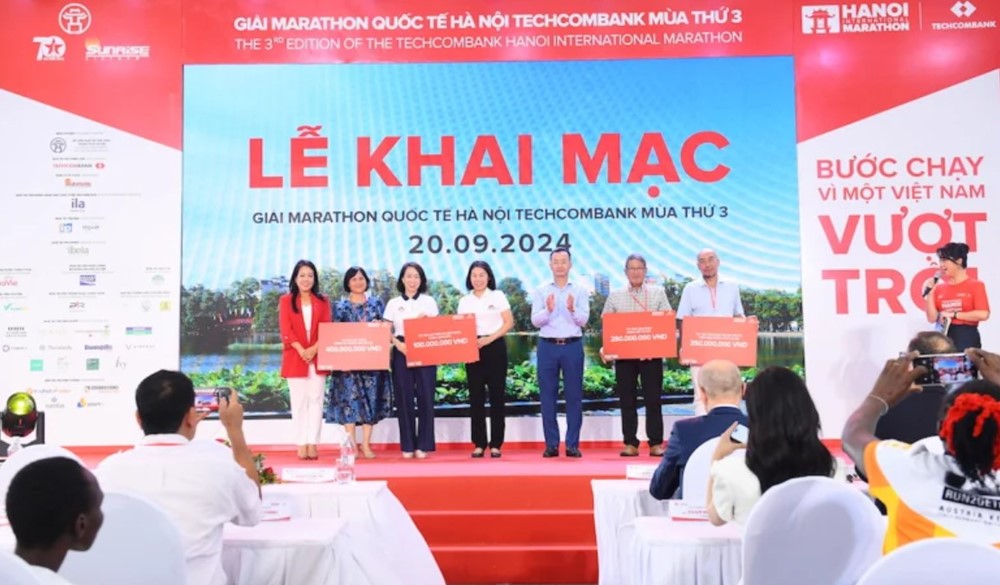 Khai mạc giải chạy Marathon Quốc tế Hà Nội Techcombank mùa 3: Sát cánh cùng cộng đồng - ảnh 4