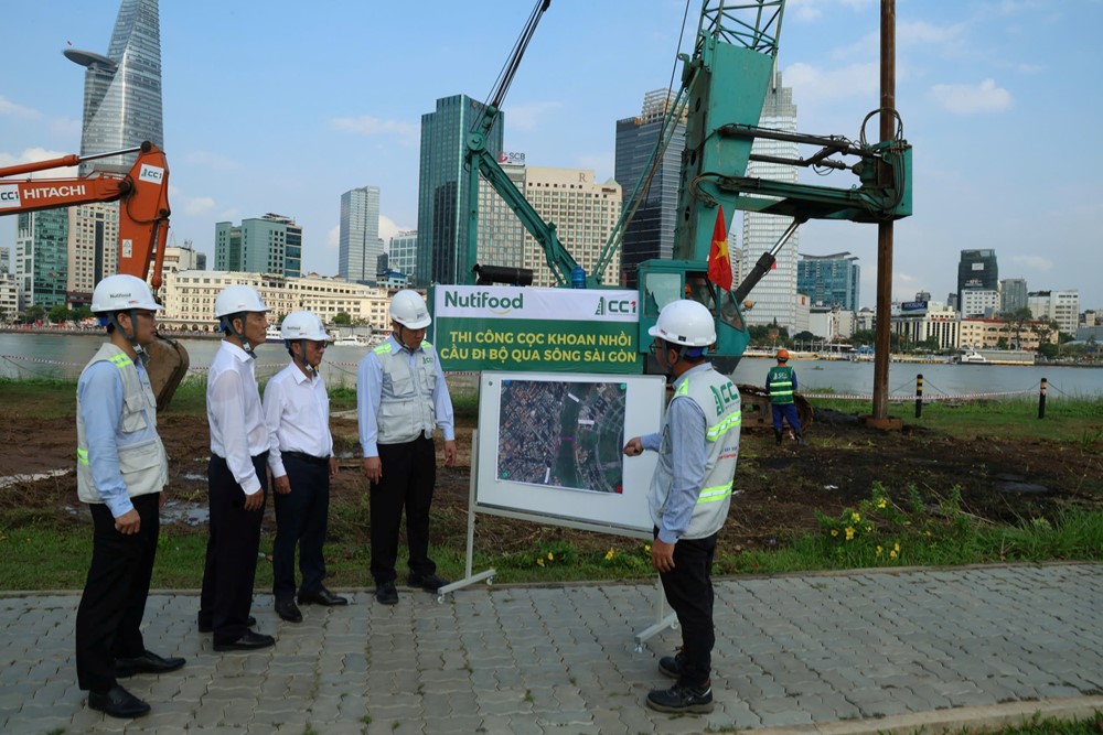 Dự án cầu đi bộ qua sông Sài Gòn chính thức khoan cọc mũi đầu tiên - ảnh 2