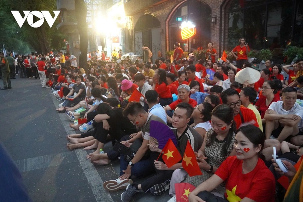 truc tiep cac khoi dieu binh, dieu hanh di trong vong tay nhan dan hinh anh 47