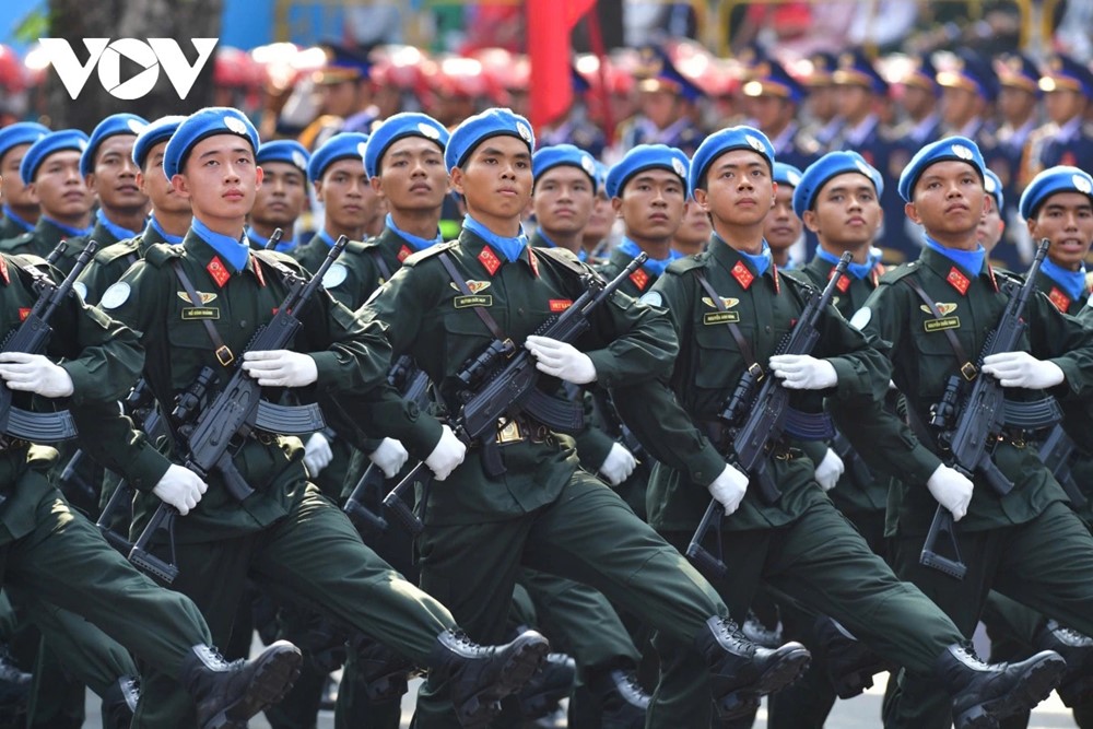 truc tiep cac khoi dieu binh, dieu hanh di trong vong tay nhan dan hinh anh 8