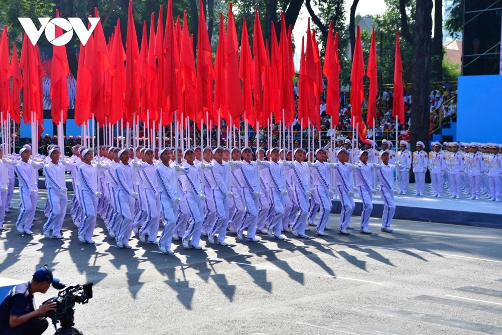 truc tiep cac khoi dieu binh, dieu hanh di trong vong tay nhan dan hinh anh 6