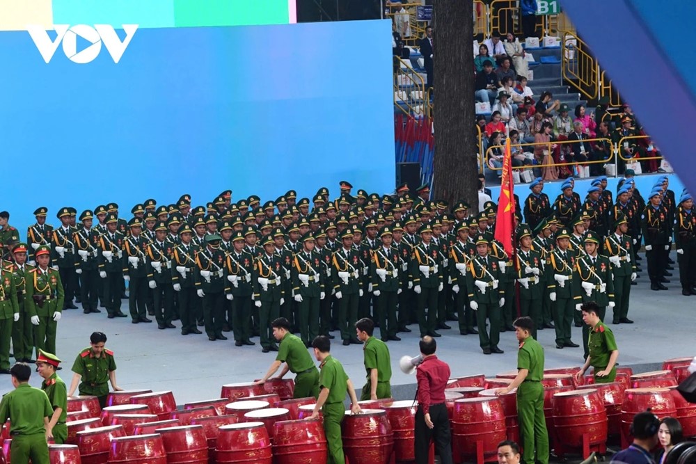 truc tiep cac khoi dieu binh, dieu hanh di trong vong tay nhan dan hinh anh 54
