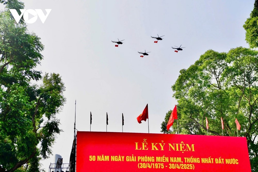 truc tiep cac khoi dieu binh, dieu hanh di trong vong tay nhan dan hinh anh 12