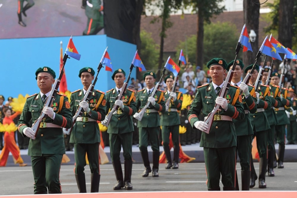 truc tiep cac khoi dieu binh, dieu hanh di trong vong tay nhan dan hinh anh 26