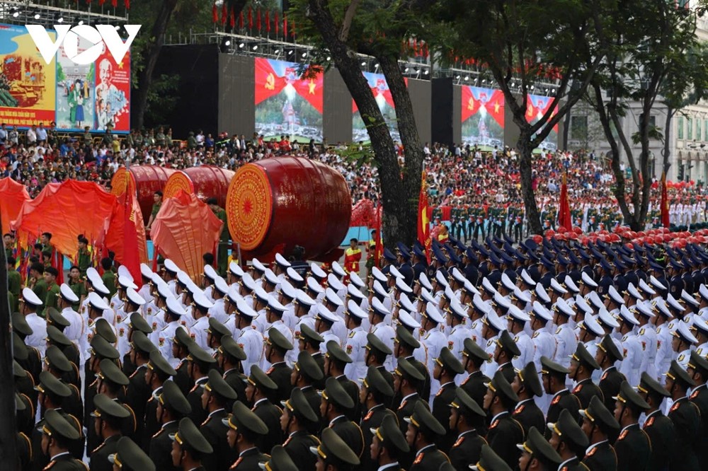 truc tiep cac khoi dieu binh, dieu hanh di trong vong tay nhan dan hinh anh 30