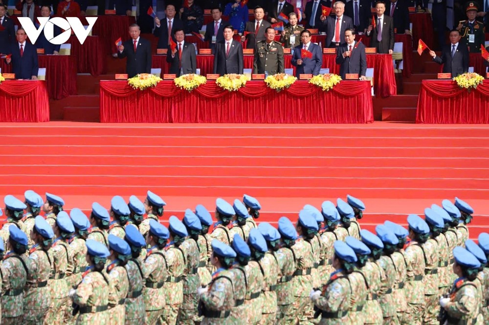 truc tiep cac khoi dieu binh, dieu hanh di trong vong tay nhan dan hinh anh 9