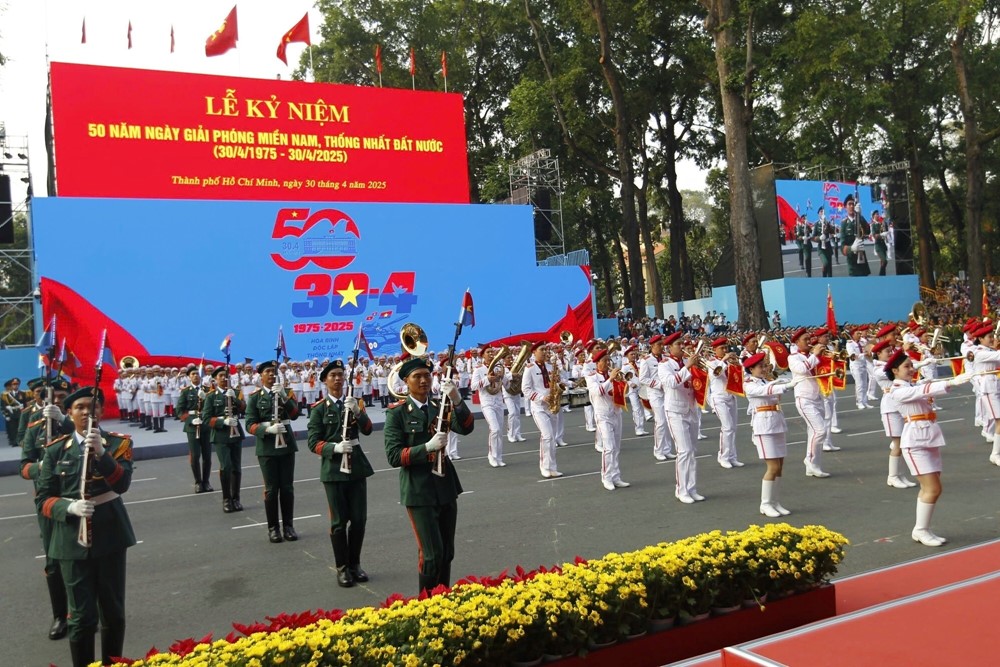 [Ảnh] Màn biểu diễn văn nghệ tại Lễ kỷ niệm 50 năm Giải phóng miền nam ảnh 2