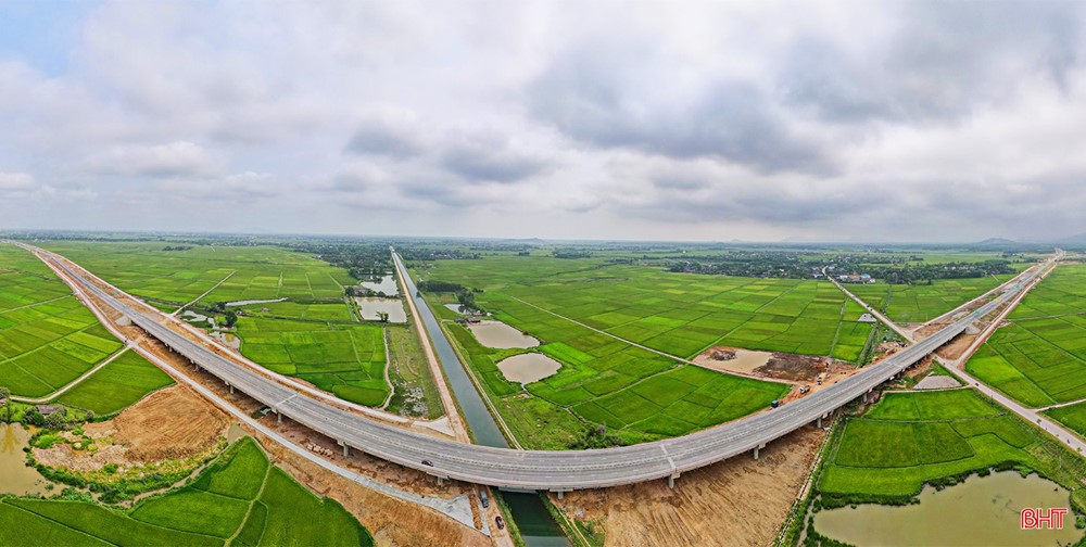 Cao tốc Bắc – Nam qua Hà Tĩnh: Cung đường mới cảnh quan tuyệt đẹp cho những tín đồ xê dịch - ảnh 13