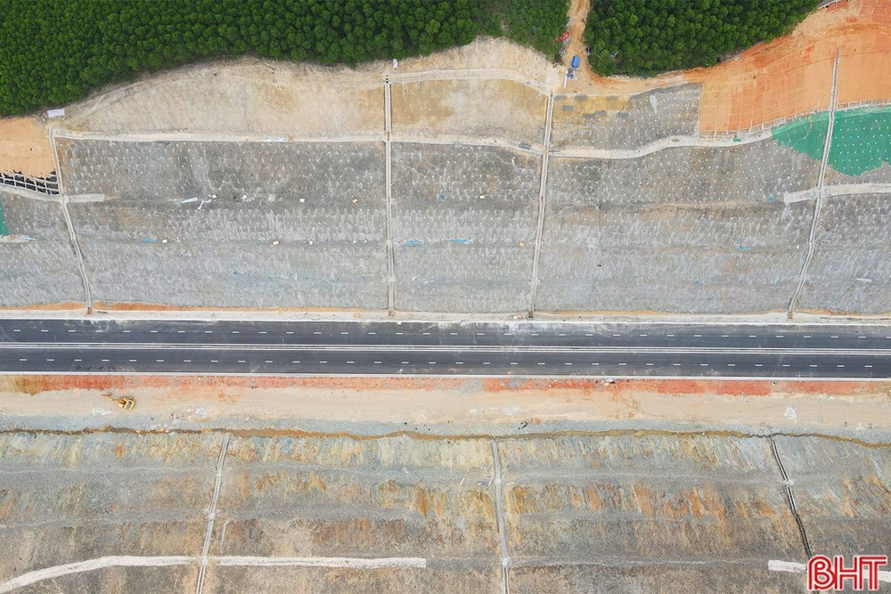 Cao tốc Bắc – Nam qua Hà Tĩnh: Cung đường mới cảnh quan tuyệt đẹp cho những tín đồ xê dịch - ảnh 19