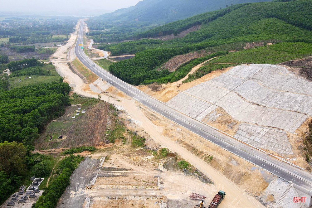 Cao tốc Bắc – Nam qua Hà Tĩnh: Cung đường mới cảnh quan tuyệt đẹp cho những tín đồ xê dịch - ảnh 21