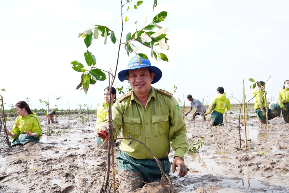 Trồng cây, phát triển rừng ngập mặn giúp bảo vệ tương lai bền vững tại Sóc Trăng - ảnh 9