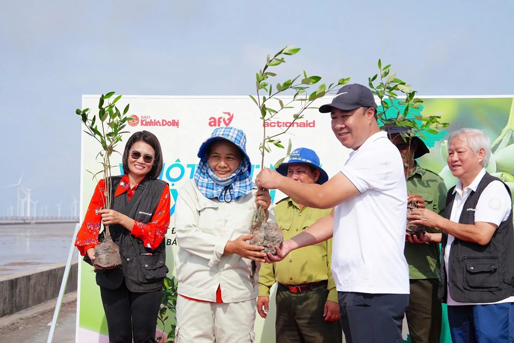 Trồng cây, phát triển rừng ngập mặn giúp bảo vệ tương lai bền vững tại Sóc Trăng - ảnh 5