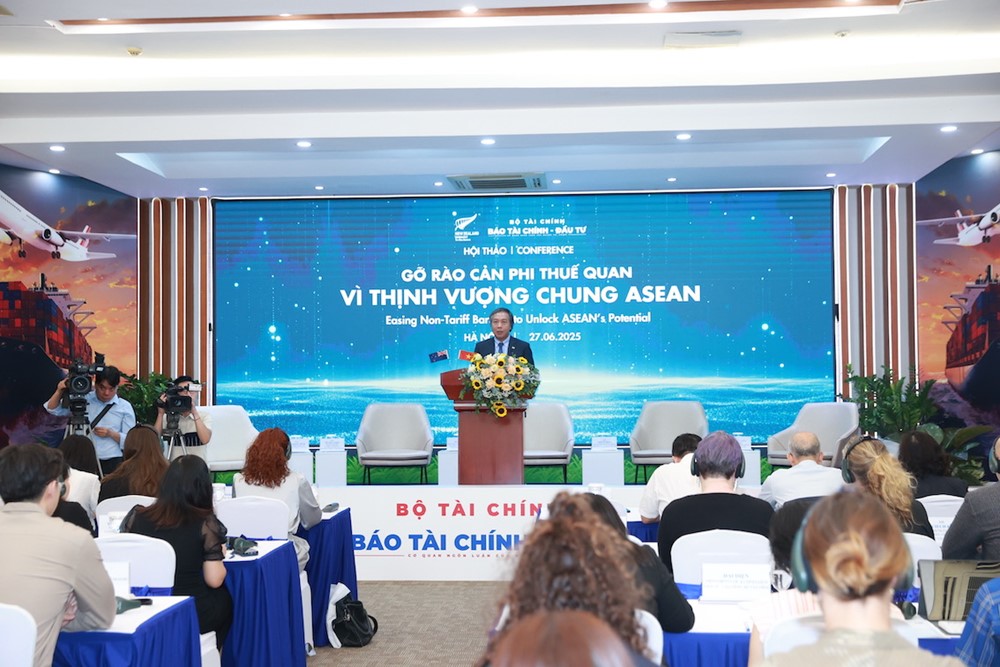 Doanh nghiệp ASEAN “mắc cạn” vì rào cản phi thuế quan - ảnh 1