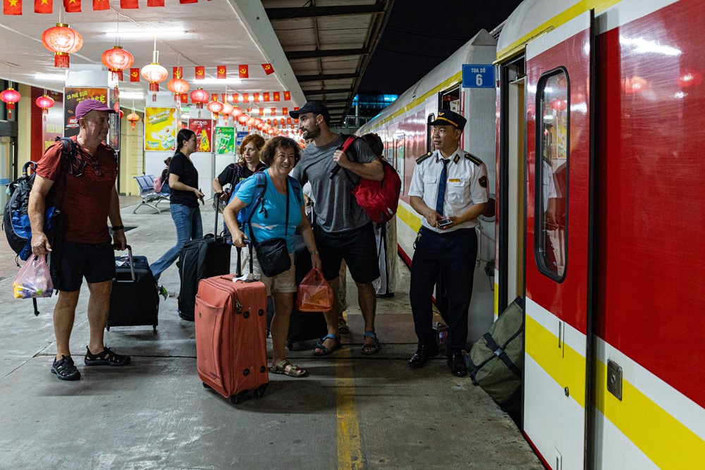 Ngành đường sắt ra mắt tàu du lịch “chuẩn máy bay” tuyến Hà Nội – Đồng Hới - ảnh 3