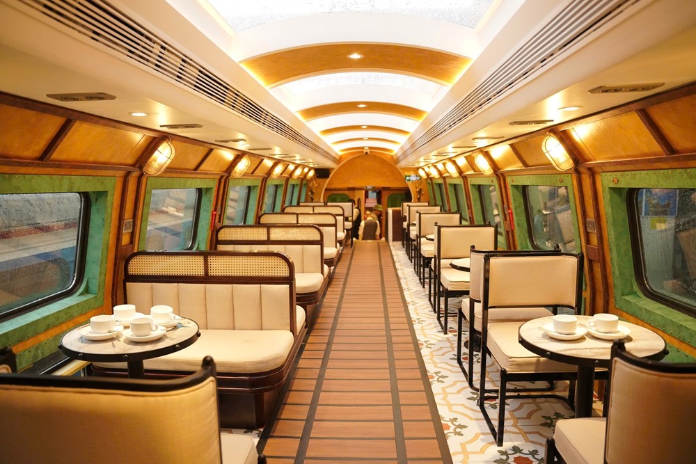 Tàu du lịch “Hà Nội 5 cửa ô” có gì khiến giới trẻ phát sốt? - ảnh 2