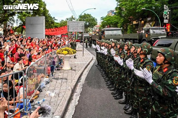 Trực tiếp: Sơ duyệt cấp Nhà nước diễu binh, diễu hành kỷ niệm 80 năm Quốc khánh - ảnh 5