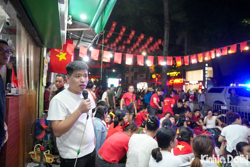 Quán ăn tặng miễn phí cả nghìn suất ăn cho người dân xem diễu binh - ảnh 9