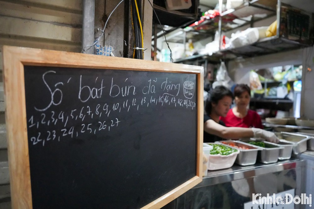 Quán ăn tặng miễn phí cả nghìn suất ăn cho người dân xem diễu binh - ảnh 5