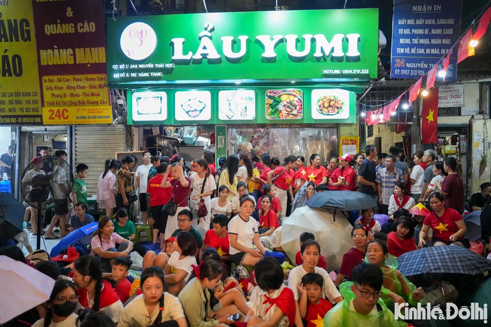 Quán ăn tặng miễn phí cả nghìn suất ăn cho người dân xem diễu binh - ảnh 4