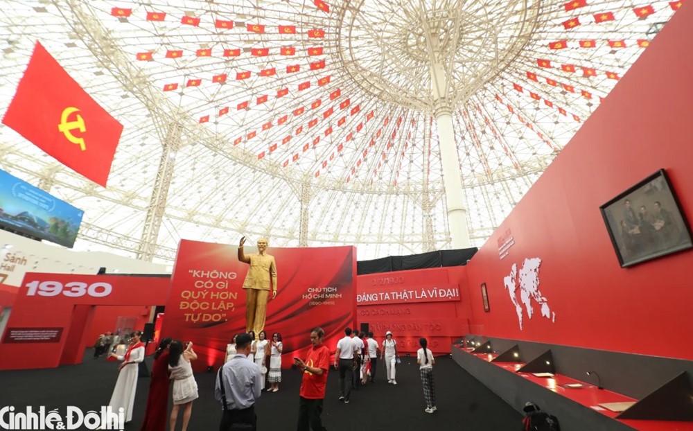 Lượng khách khủng kéo về Triển lãm thành tựu đất nước, Thủ tướng quyết định kéo dài thời gian mở cửa - ảnh 1