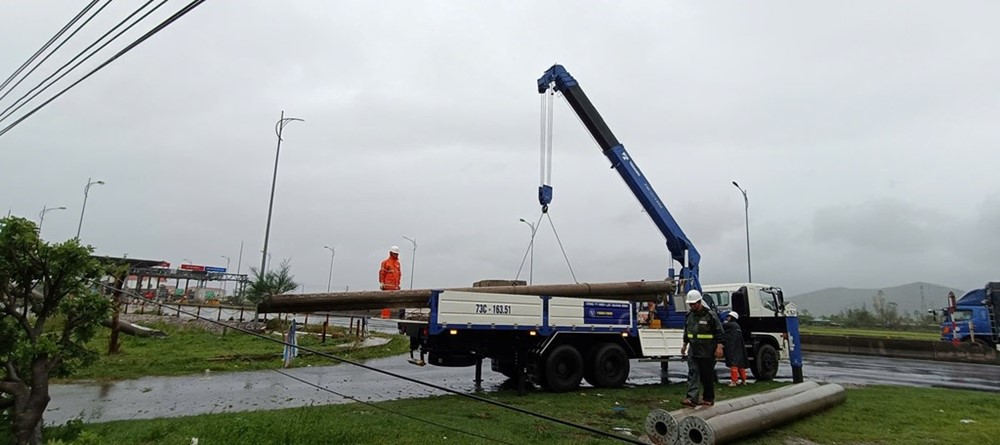 Ngành điện triển khai “4 tại chỗ” bảo đảm an toàn sau bão - ảnh 1