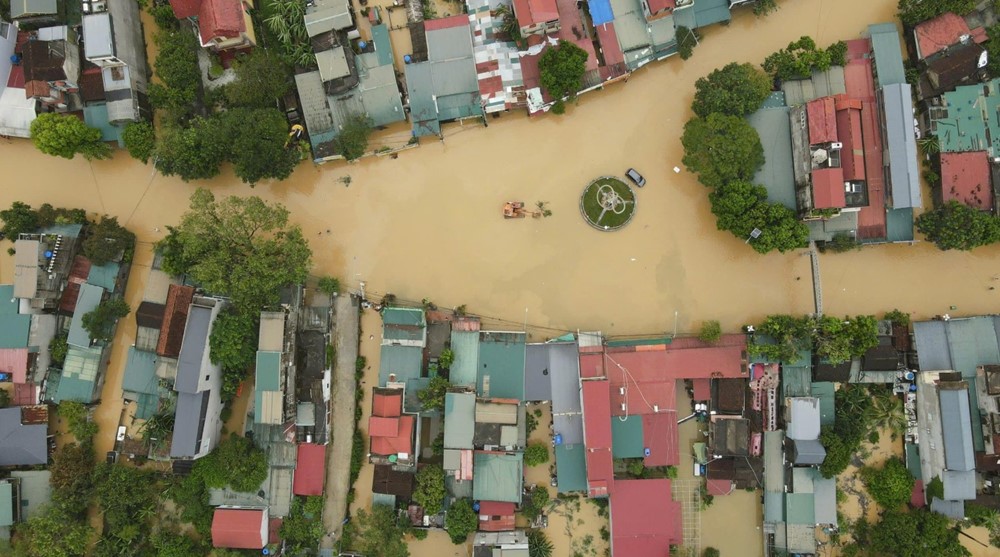 Hà Nội hỗ trợ 55 tỷ đồng cho 5 địa phương khắc phục hậu quả bão số 10 gây ra - ảnh 1