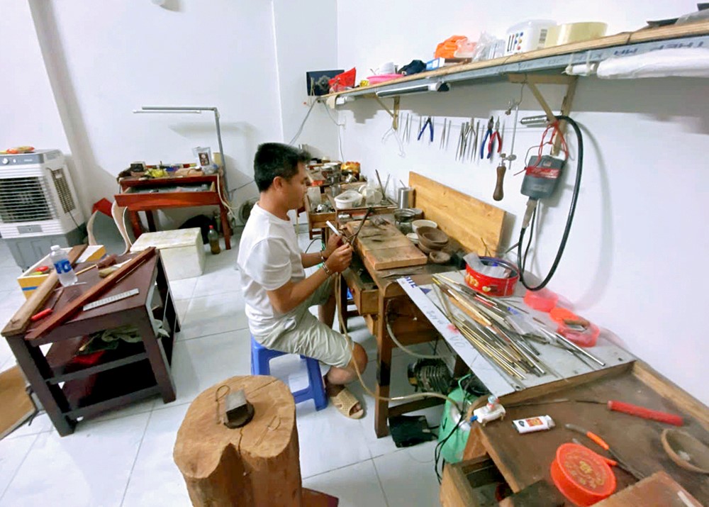 “Phù phép” vàng giả thành thật, nhóm đối tượng chiếm đoạt gần 9 tỷ đồng - ảnh 1