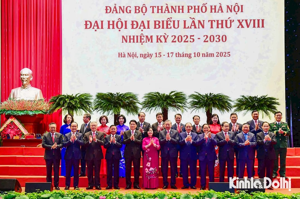 Toàn cảnh phiên khai mạc Đại hội đại biểu Đảng bộ Thành phố Hà Nội lần thứ XVIII, nhiệm kỳ 2025-2030 - ảnh 16