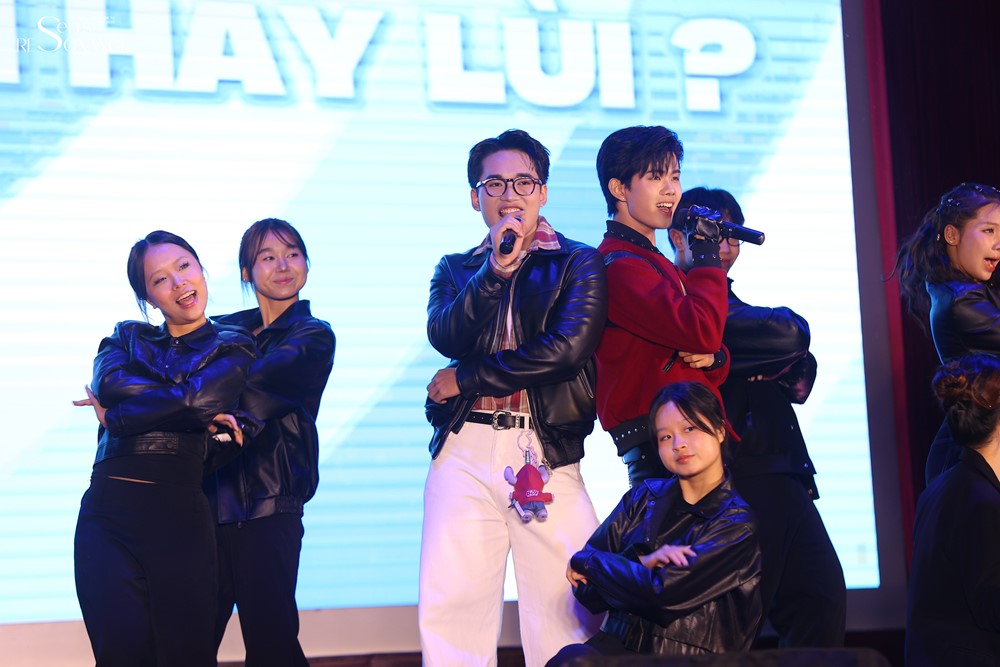 Mãn nhãn với phần trình diễn của sinh viên trường Báo trong đêm nhạc hội “FPS 2025 - Sen’s Resonance” - ảnh 4