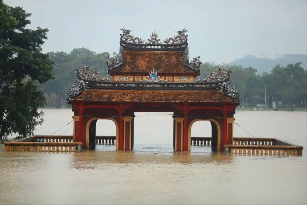 Mưa tại Huế vượt mức lịch sử, cao nhất từng ghi nhận ở Việt Nam - ảnh 1
