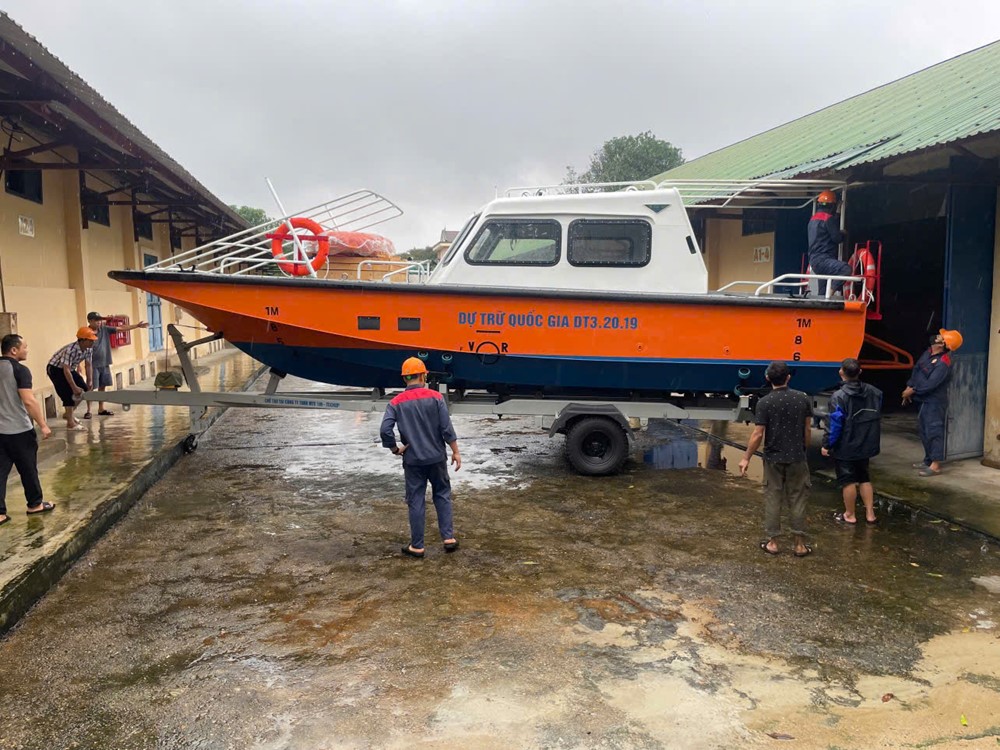 Xuất cấp hàng dự trữ quốc gia hỗ trợ Huế khắc phục hậu quả mưa lũ - ảnh 1