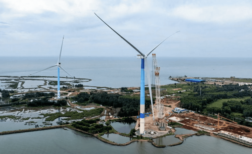 Láng giềng Việt Nam hoàn tất lắp đặt turbine gió ngoài khơi công suất lớn nhất thế giới,  đủ cung cấp điện cho 96.000 hộ gia đình trong 1 năm - ảnh 1