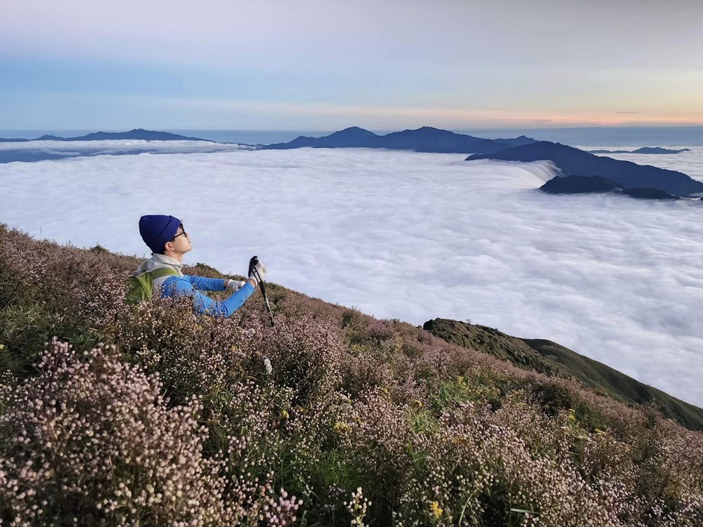 ‘Đại dương trên mây’ cách Hà Nội 200km: Đỉnh núi gần 3.000m cao thứ 7 Việt Nam, nơi hiếm hoi có tuyết xuất hiện - ảnh 6