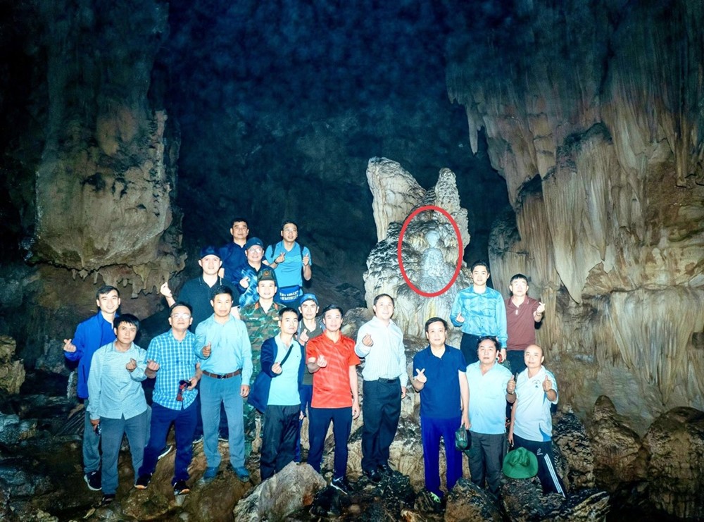 Khám phá ‘Sơn Đoòng của miền Bắc’: Có khối thạch nhũ hình bảo tháp cao ngang tòa nhà 7 tầng, tượng Phật Bà tự nhiên trên vách đá và hồ treo đẹp như mơ - ảnh 3