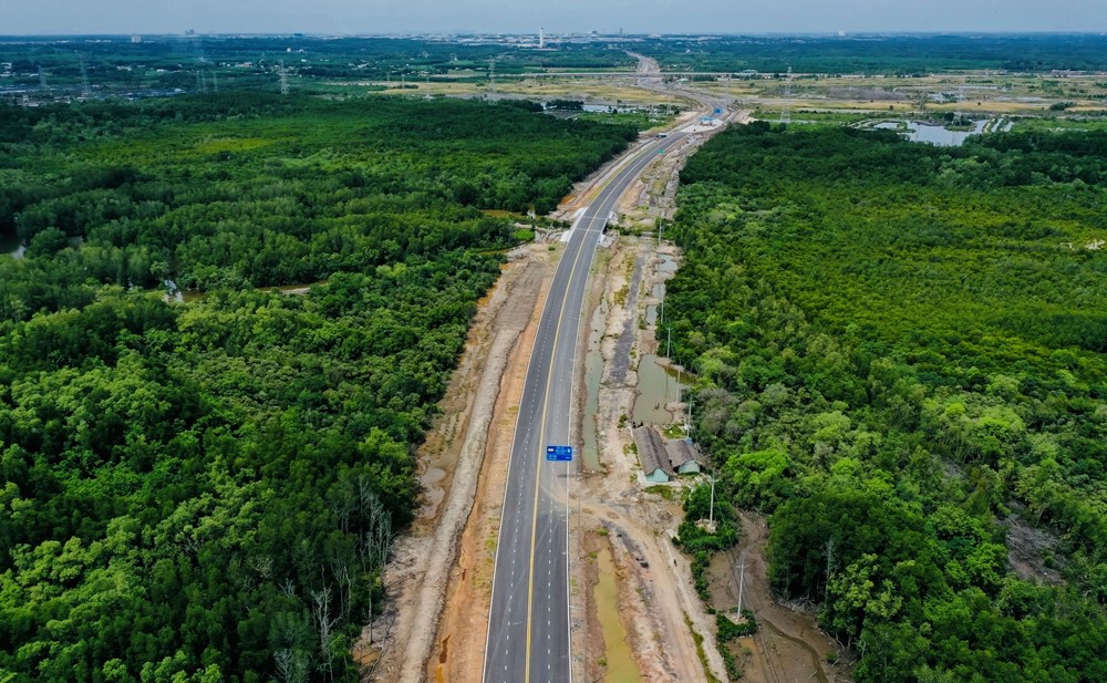 Tuyến đường trị giá gần 1.000 tỷ đồng chạy xuyên qua rừng ngập mặn, nối thẳng đến cảng biển 20.000 tỷ lớn nhất tại tỉnh có nhiều khu công nghiệp nhất Việt Nam - ảnh 1